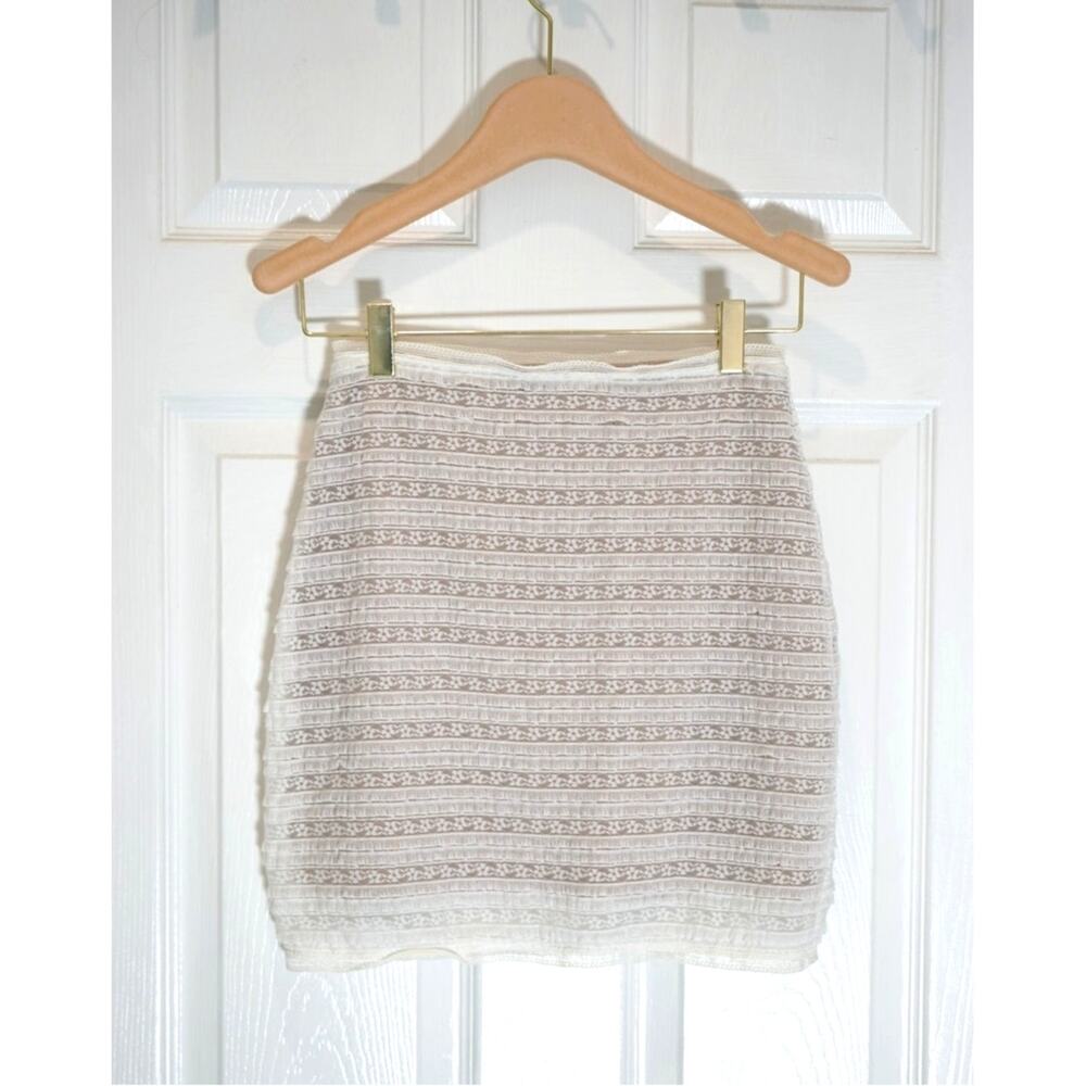 For Love & Lemons - Mini High Waist Skirt in White & Nude Ruffle Lace / Size S - Picture 2 of 4